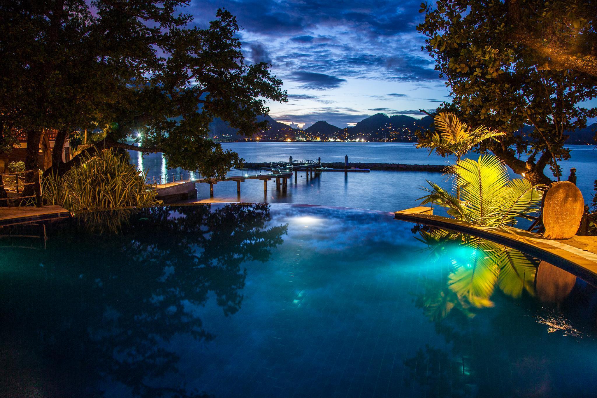 Cerf Island 4* Round Island
