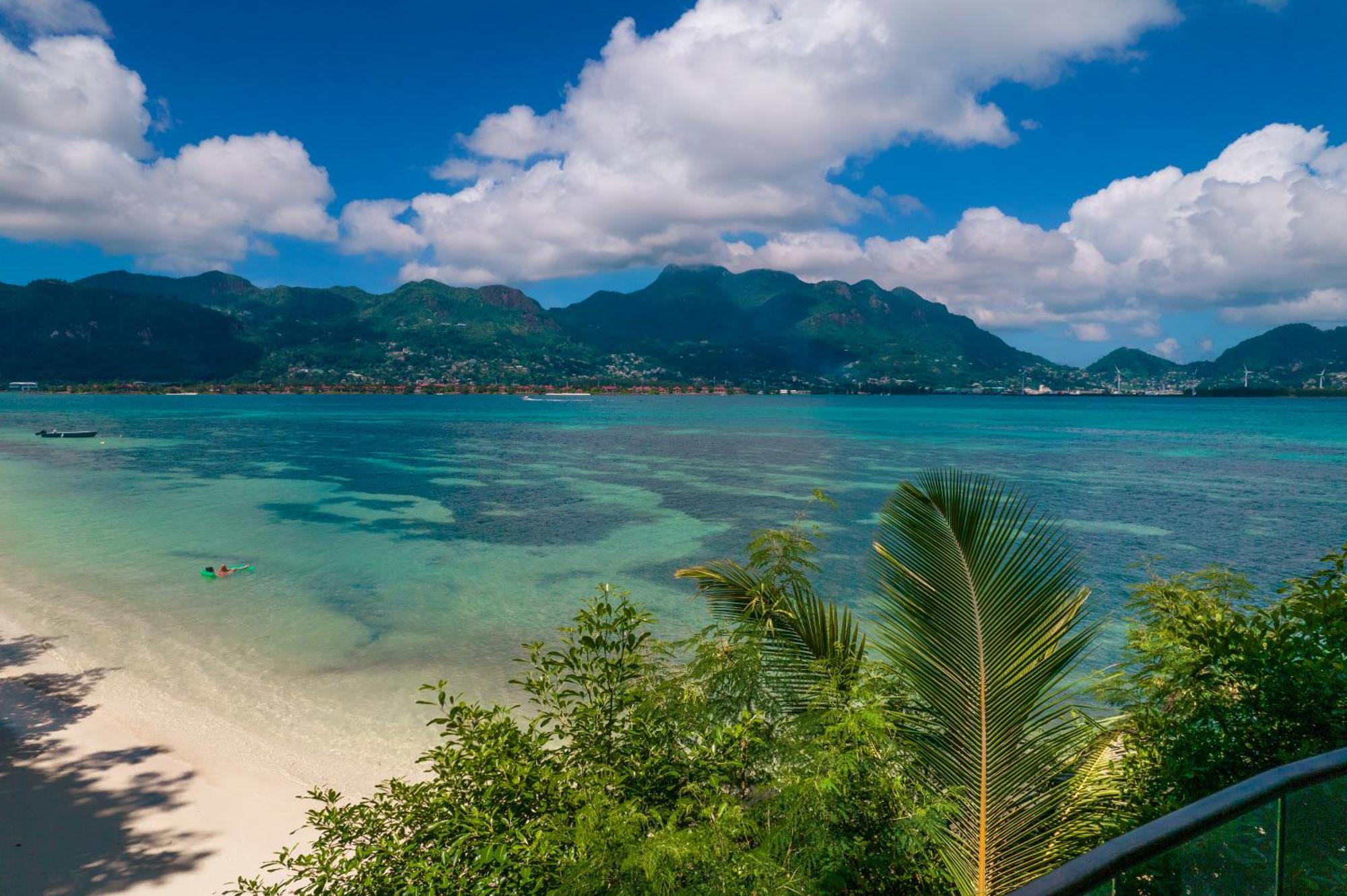 Cerf Island 4* Round Island
