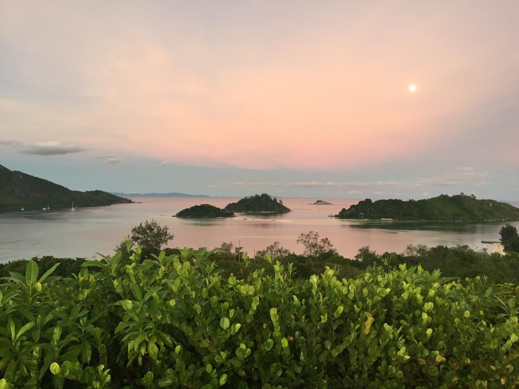 Cerf Island Round Island
