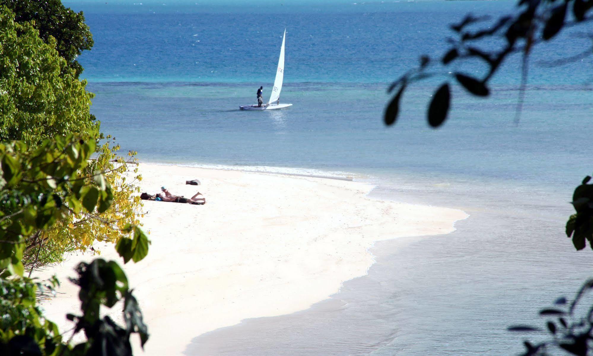 Cerf Island Round Island